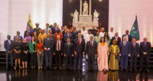 Diplomáticos africanos rindieron honores al Libertador Simón Bolívar