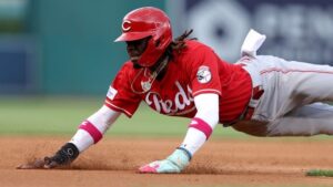 Elly de la Cruz se roba 4 bases y va por un récord