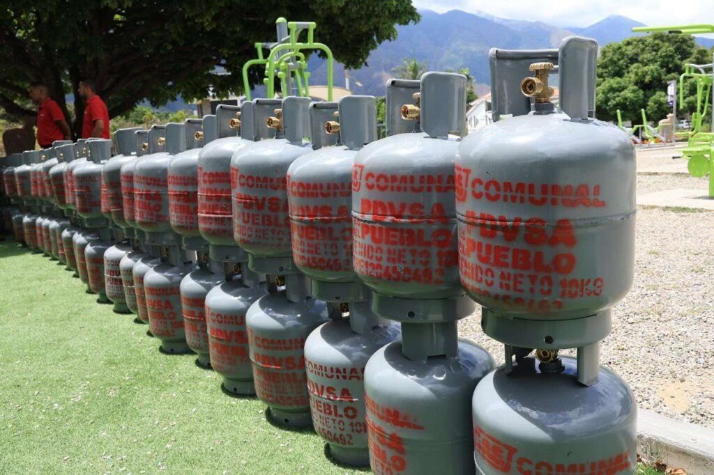 Entregan cilindros de gas a circuito comunal de El Hatillo