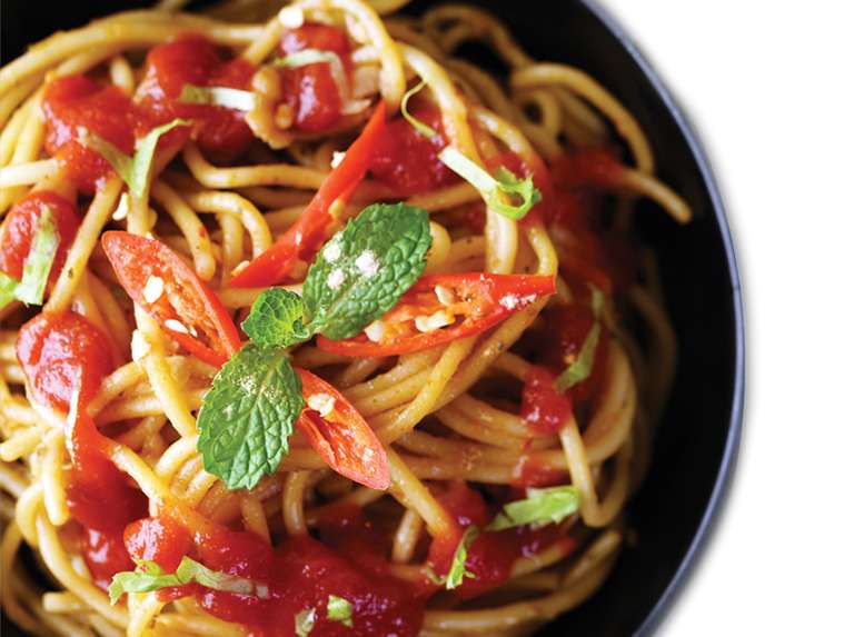 Espaguetis con salsa de pimentón