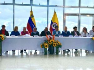 Gobierno colombiano y delegación del ELN reanudan diálogo en Caracas