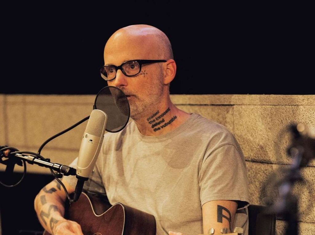 Hace 25 años de estrenó "Play", el álbum ícono de Moby
