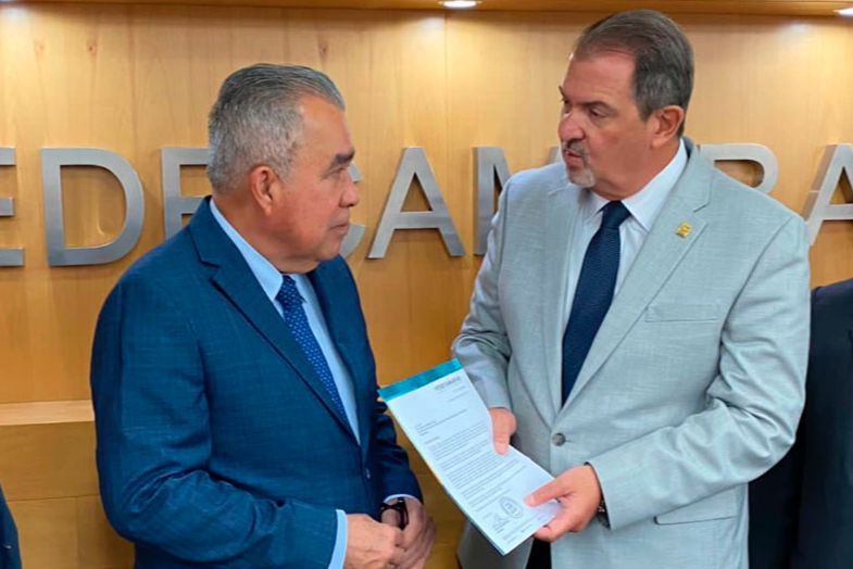 Abatiremos impuestos y tributos para alcanzar el "Milagro Económico"