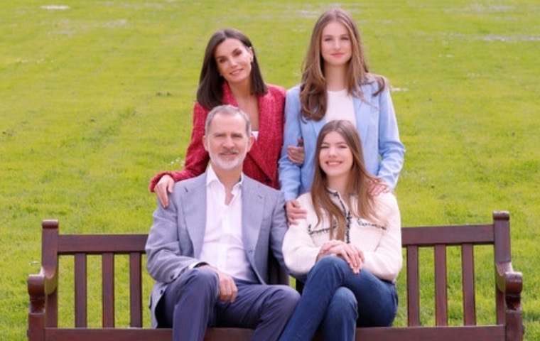 ¡De aniversario! Los reyes Felipe y Letizia de España celebran su aniversario con fotos familiares