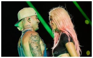 ¡Más enamorado que nunca! Feid le dedica palabras a Karol G en su concierto