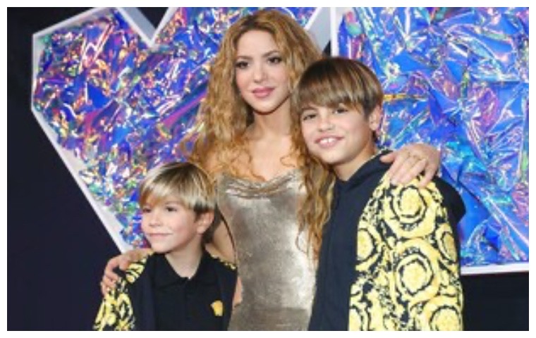 hijo de Shakira sorprende cantando y tocando el piano