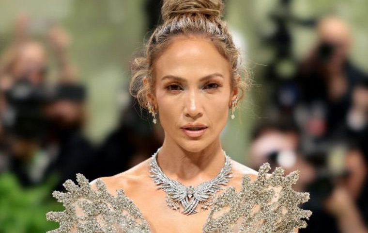 La razón por la que JLo quiere convencer a sus mellizos que la acompañen durante su gira