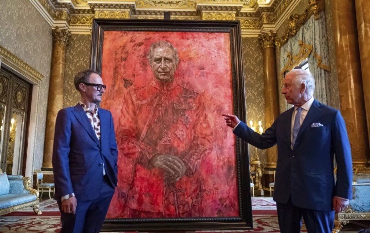 Las duras críticas que recibe el primer retrato oficial del rey Carlos III