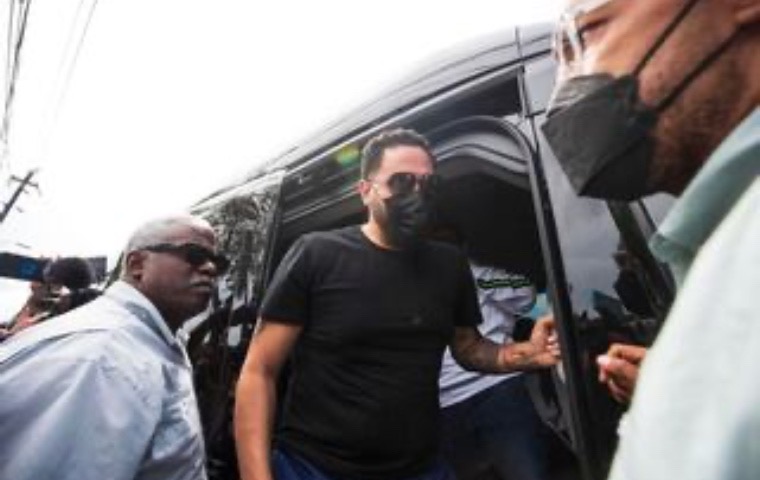 Raphy Pina ingresa a un “hogar intermedio” para completar su salida de prisión