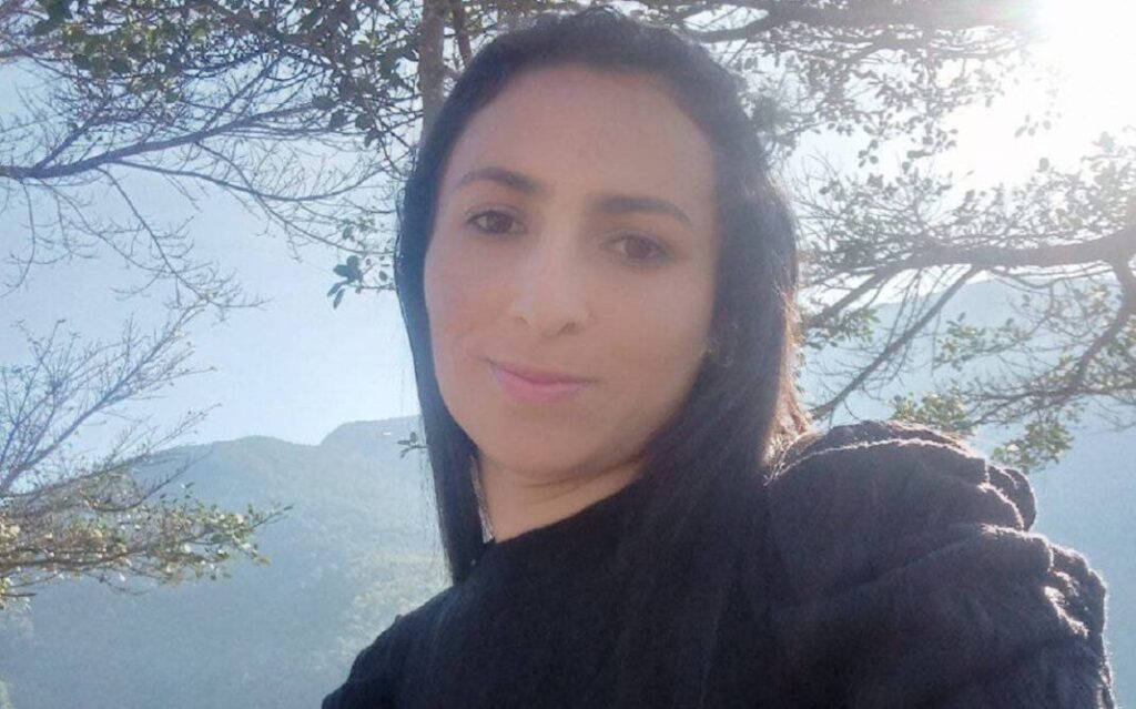 Ahorcaron a una maestra y la lanzaron por un barranco