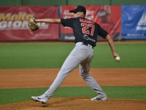 Jesús Castillo destacó en la lomita con Líderes