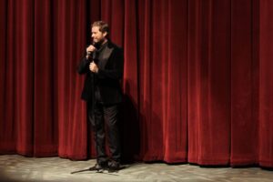 Luis Fernández regresa al Centro Cultural Chacao con “No eres tú, soy yo” 🎭✨