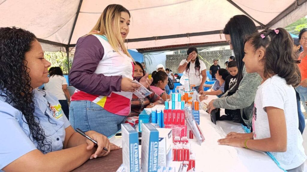 Llevaron atención a más de 200 vecinos de La Yerbabuena en Carrizal