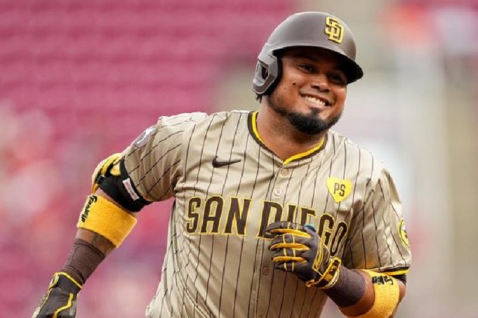 Luis Arráez se metió a punta de hits en los libros de récords