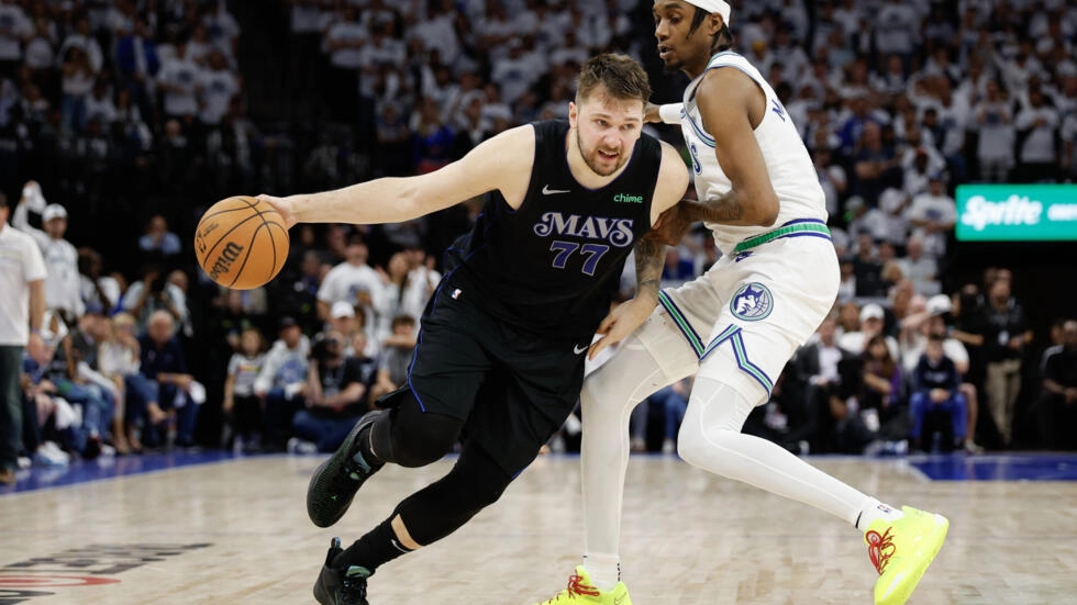 Luka Doncic lleva a los Mavs a su segunda victoria en la final de la Conferencia Oeste
