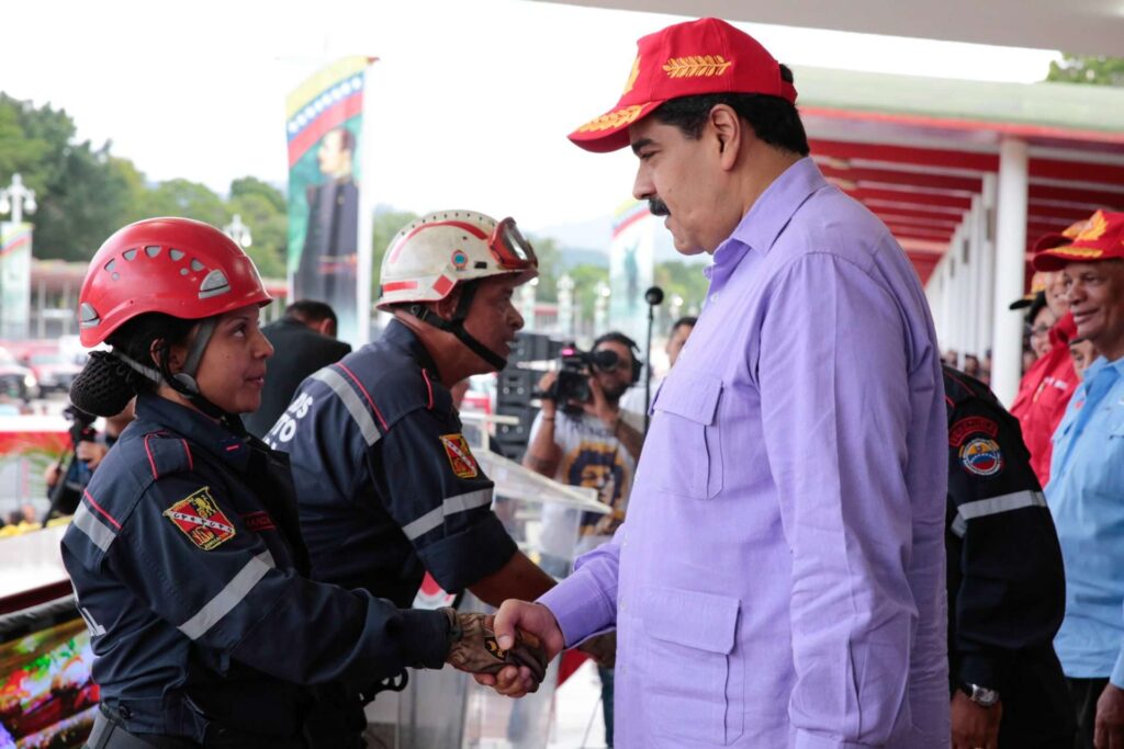 Maduro destaca trabajo de combatientes de incendios forestales