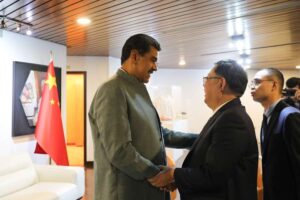 Maduro recibe delegación china para revisar alianza estratégica