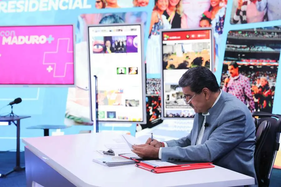 Ministro Ñáñez insta a romper la censura contra Maduro en las redes