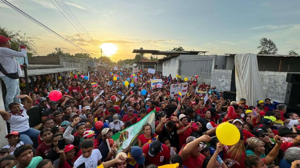 Monaguenses de Barrancas del Orinoco se restean con Maduro