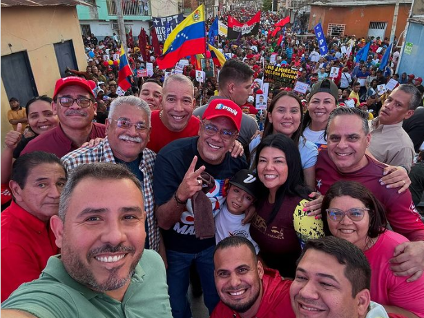 Multitudinaria marcha en apoyo a Maduro en Puerto La Cruz