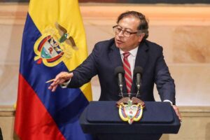 Petro increpa al Congreso colombiano a convocar una Constituyente