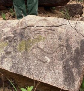 Piden al Instituto de Patrimonio Cultural refaccionar petroglifo
