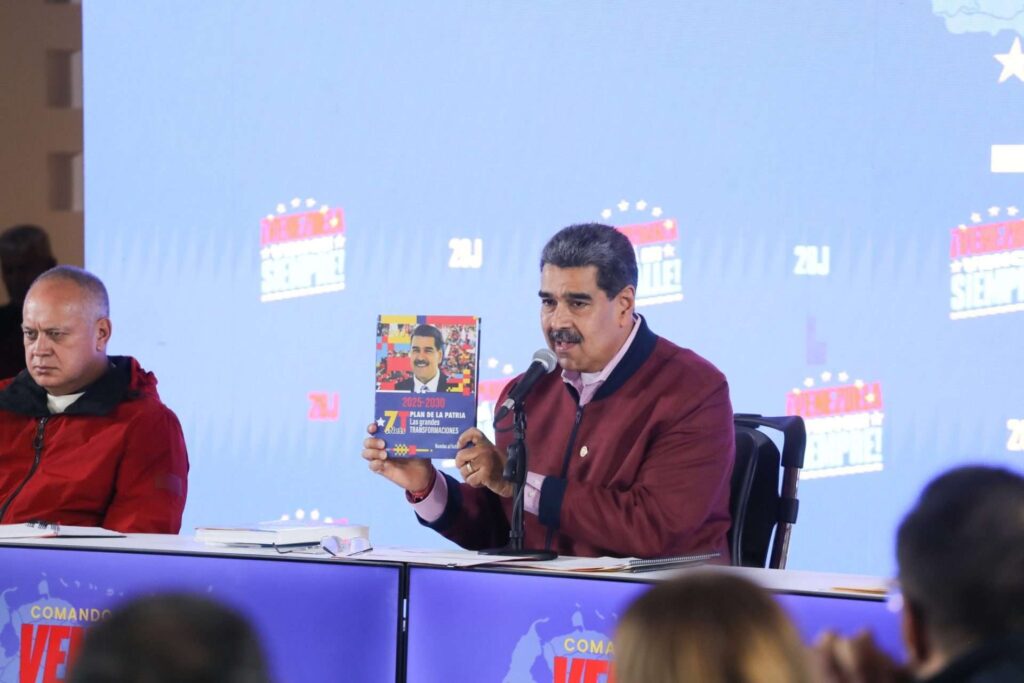 Presidente plantea dicotomías en el campo económico, político y cultural