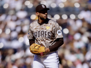 Robert Suárez puso candado y el honor por Padres