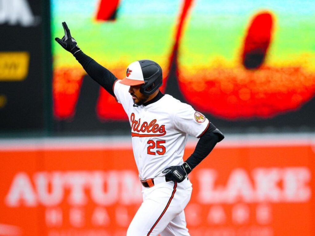 Santander dio jonrón clave en triunfo de Orioles