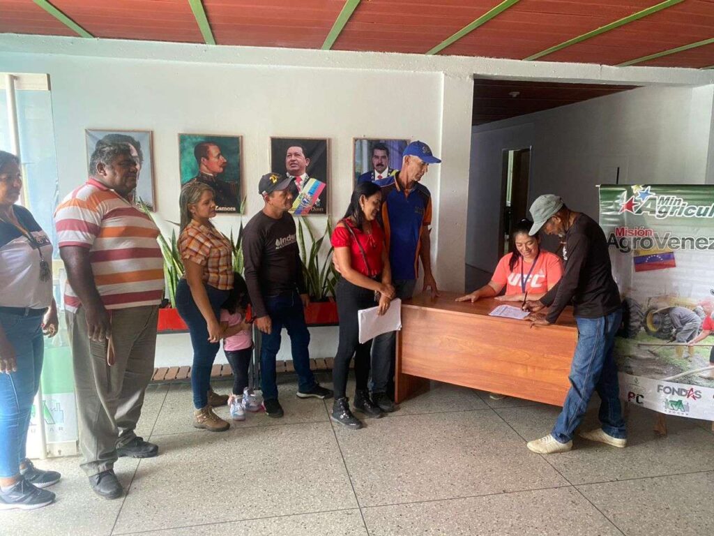 Trabajadores cojedeños firman en rechazo a las sanciones y bloqueo