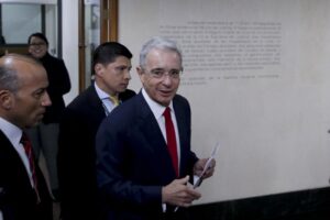 Álvaro Uribe Vélez formalmente acusado por soborno, irá a juicio