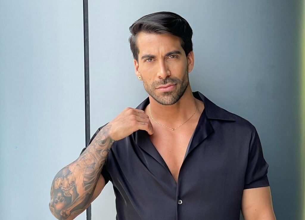 ¿Sin pudor? Adrián Lara se mostró en un momento íntimo