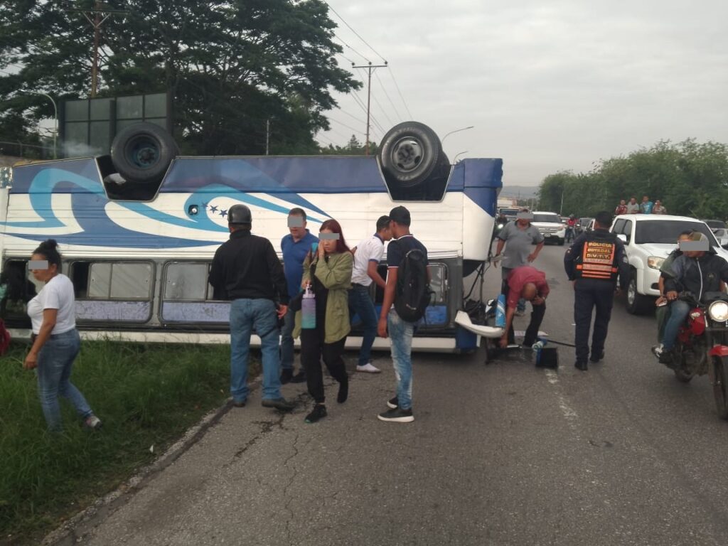Accidente de autobús dejó 13 heridos en Carabobo