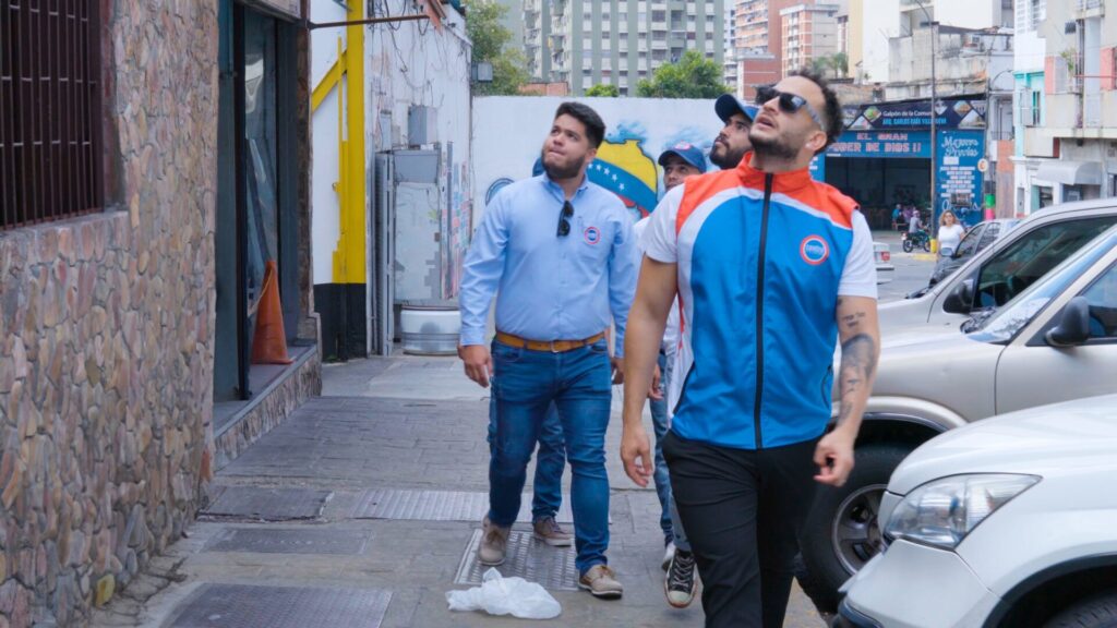 Jordan Mendoza conduce programa que cambia la vida del venezolano