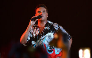 Con bandera en mano Silvestre Dangond agradeció una vez más al público venezolano