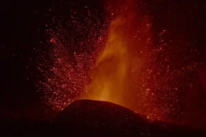 un-volcan-habitado-critica