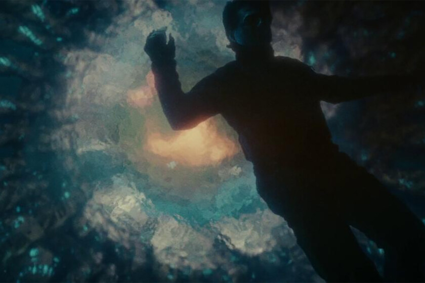 10 años de una de las mejores películas de ciencia ficción del siglo XXI. Bucles temporales y acción bélica de primer nivel que puedes ver en streaming