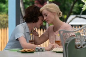 'Vidas perfectas' (2024), crítica | Saca pecho con Anne Hathaway y Jessica Chastain, pero ni ellas pueden salvar un guion digno de peli de tarde en Antena 3