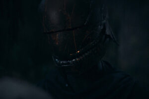 No, no es el beskar de 'The Mandalorian'. De qué raro material está hecho el sonriente casco del villano de 'The Acolyte'