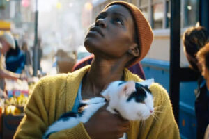 un movimiento de márketing perfecto que, además, marca el tono de la película