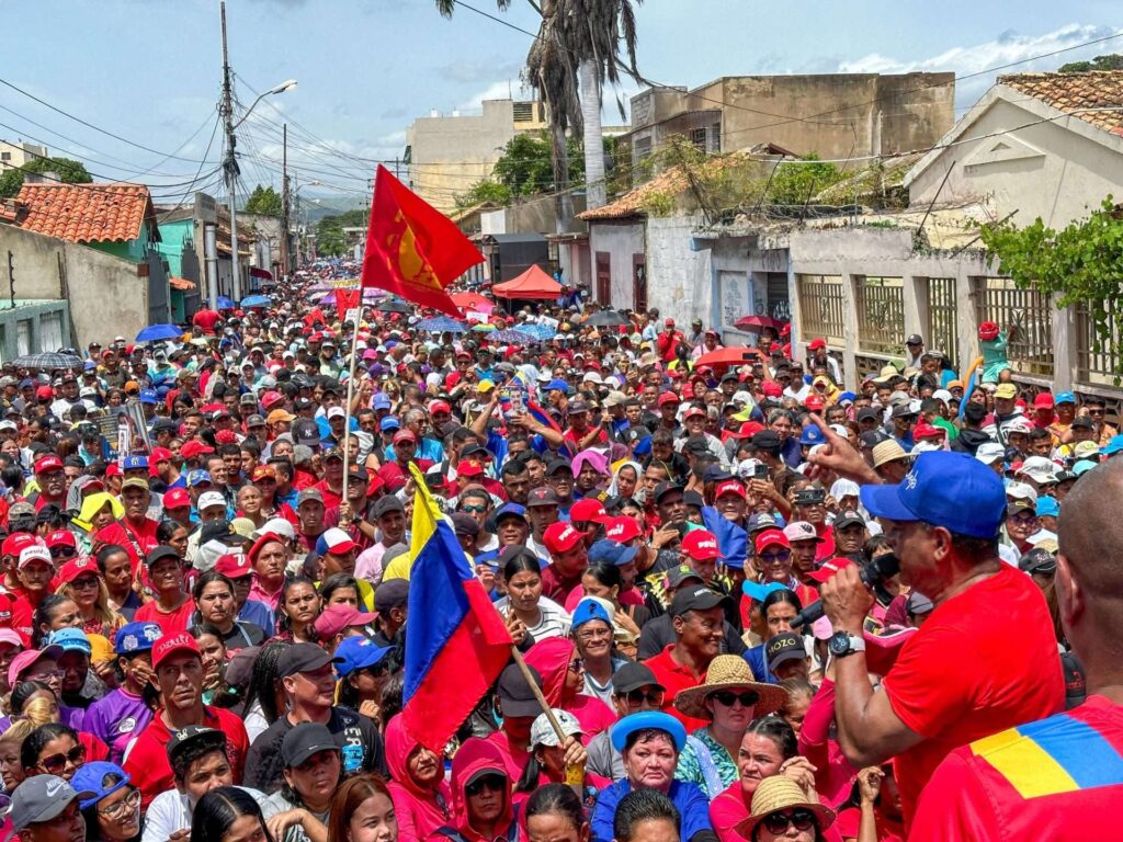 Abarrotadas las calles de Cumaná en respaldo a Nicolás Maduro