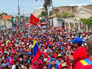 Abarrotadas las calles de Cumaná en respaldo a Nicolás Maduro 