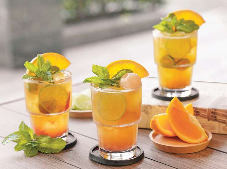 Agua saborizada naranja, limón y menta
