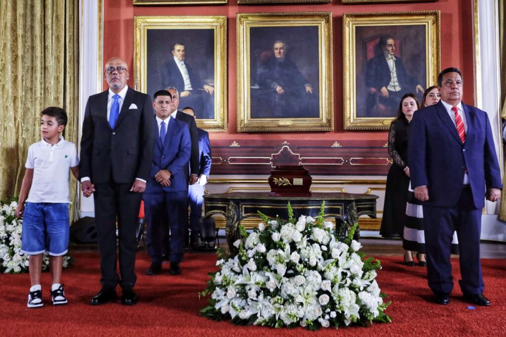 Asamblea Nacional rinde honores en capilla ardiente a Cristóbal Mendoza