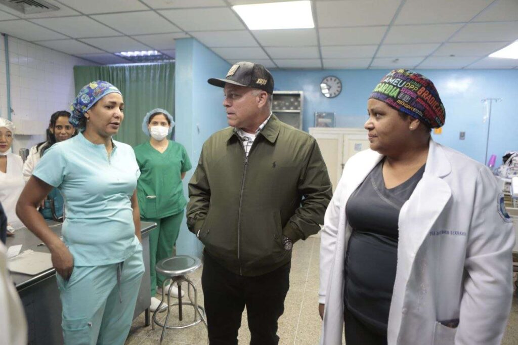 Autoridades inspeccionan el Materno Infantil de Caricuao