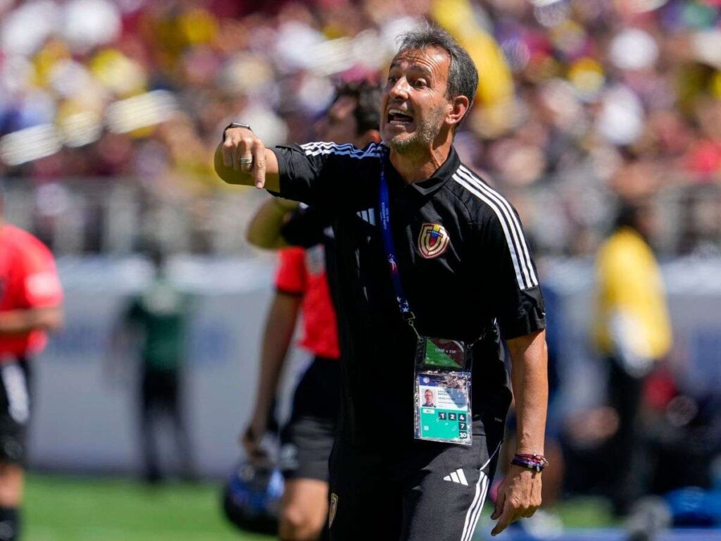 Bocha Batista ya piensa en el "complicado" duelo ante México