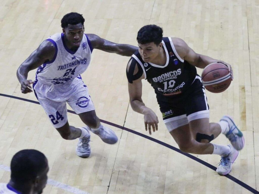 Broncos pisó el acelerador por un cupo en postemporada