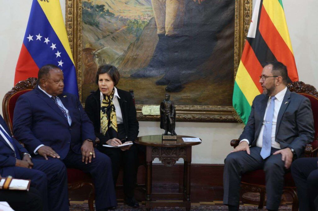 Canciller Gil recibió a su homólogo de Zimbabue