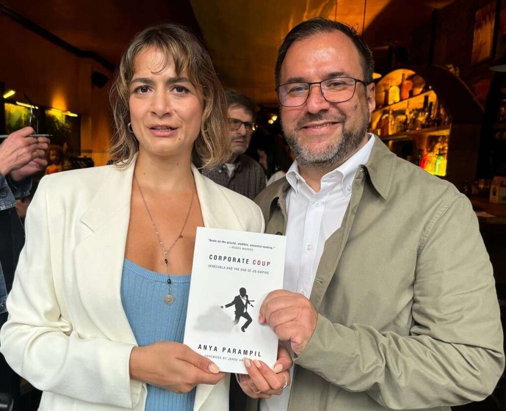 Canciller Yván Gil participa en presentación de libro sobre Venezuela