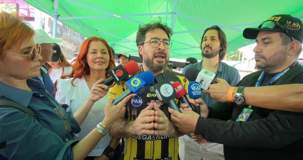 Ceballos anunció plan de comercio libre y adopción de criptomonedas